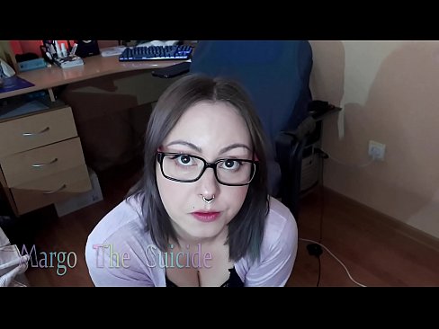 ❤️ სექსუალური გოგონა სათვალეებით ღრმად იწოვს დილდოს კამერაზე ️❌ პორნო ჩვენთან ☑